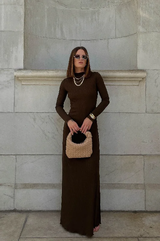 Signature Style Essentials ROWAN LONG SLEEVE MAXI DRESS / BROWN