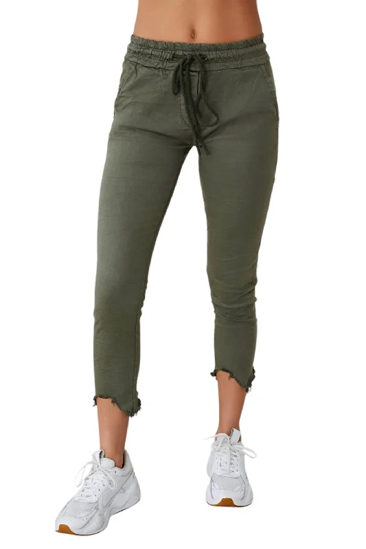 Budget Friendly Fashion Zip Pocket Crinkle Jogger With Raw Hem In Army Green