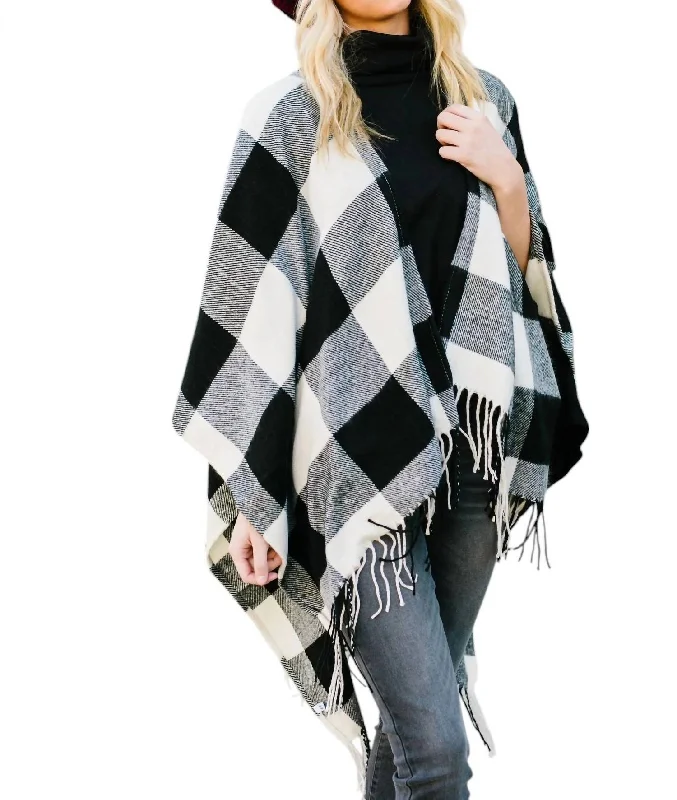 Women's Resort Attire Parisian Effortless Chic Style Blank Check Plaid Poncho In Black/white Women's Resort Attire Parisian Effortless Chic Style Blank Check Plaid Poncho In Black/white