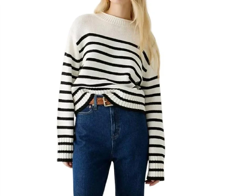 Daily Essentials Rollneck Sweater In Stripe In White/black